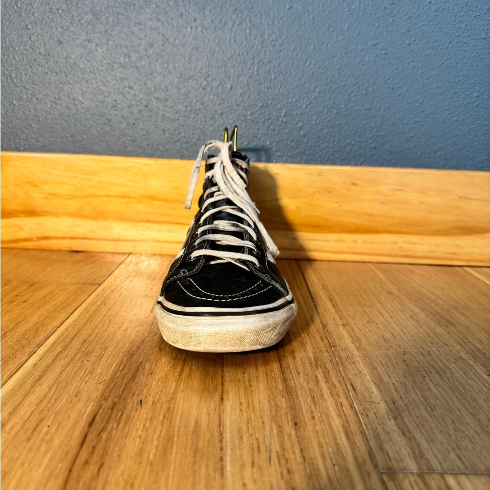 Vans sk8-Hi Black Leather and White High-Top Sneakers mens 7/womens 8.5 - Picture 2 of 11